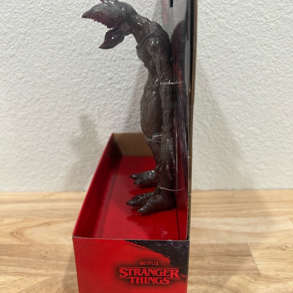STRANGER THINGS UPSIDE DOWN GLOW DEMOGORGON 7”ACTION FIGURE VINYL NETFLIX TOY - Picture 2 of 7